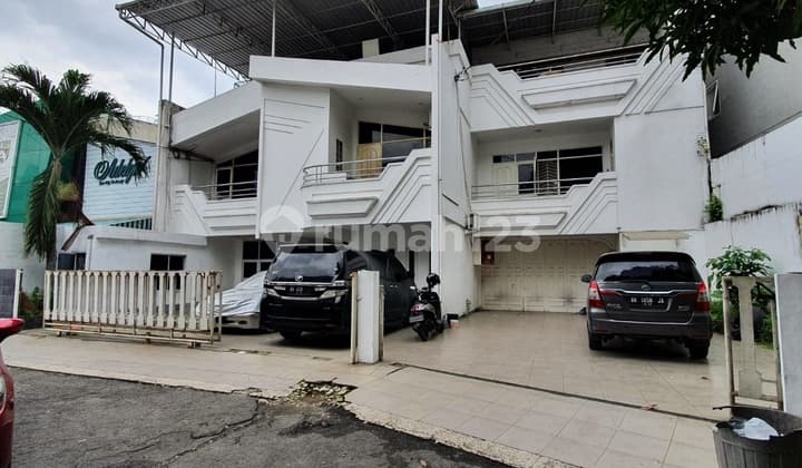 Villa Komplek Taman Polonia 3