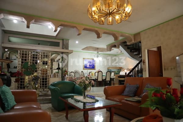 Villa on Jalan Listrik Dalam