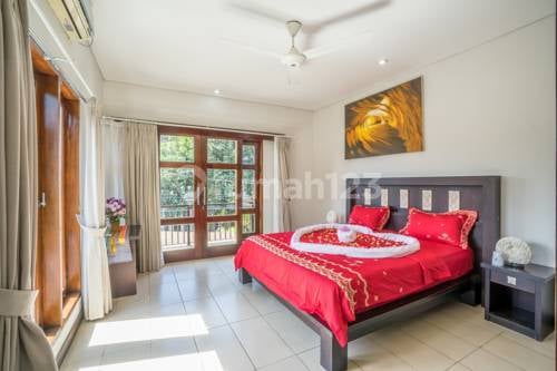 DIJUAL VILLA CANTIK DEKAT DOUBLE SIX BEACH SEMINYAK BALI (NEGO SAMPAI JADI)