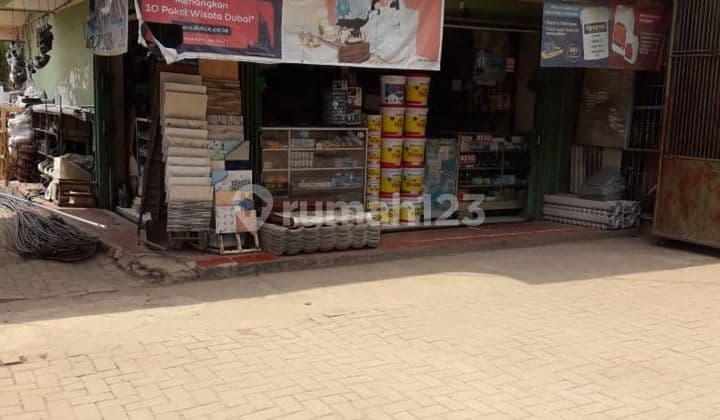 rumah dengan usahanya toko bangunan