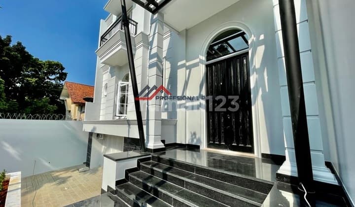 Rumah Mewah American Style Di Brawijaya, Jakarta Selatan