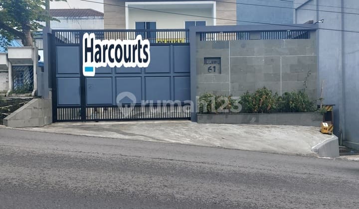 Modern Minimalist Villa in Tawangmangu Solo