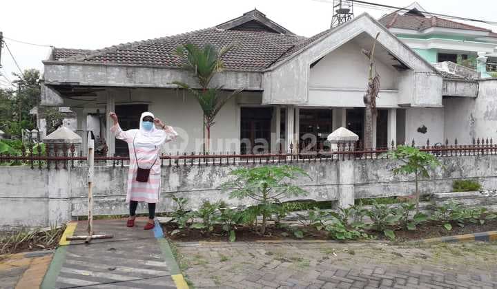 Rumah Hitung Tanah dilokasi Premium Kedung Baruk Surabaya dgn harga nego