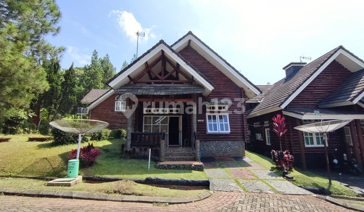 Villa Puncak Hawa Sejuk Nan Asri dekat Taman Bunga Nusantara