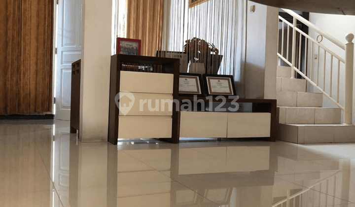 Negotiate until deal!! Fair price, good building, bonus furniture