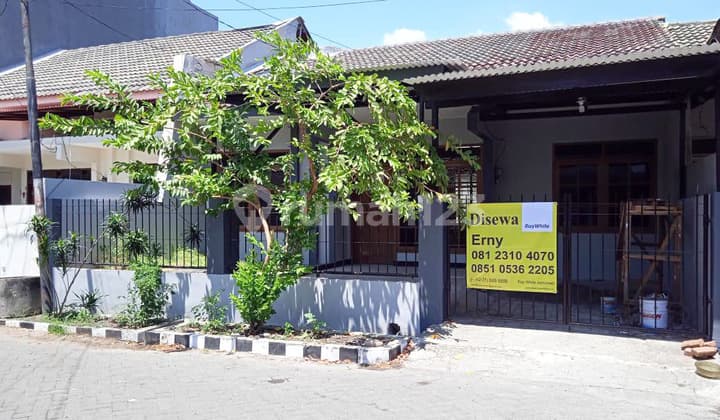 Rumah di Babatan Mukti, Sudah Renovasi, Row Jalan Lebar, Siap Huni