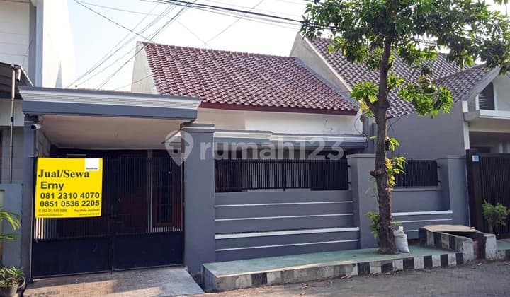 / Rumah di Kutisari Indah Utara, Row Jalan Lebar, Siap Huni