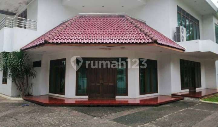 Rumah di Simprug Golf, Dalam Komplek Tertutup, Tanah Kotak, Dekat Senayan City