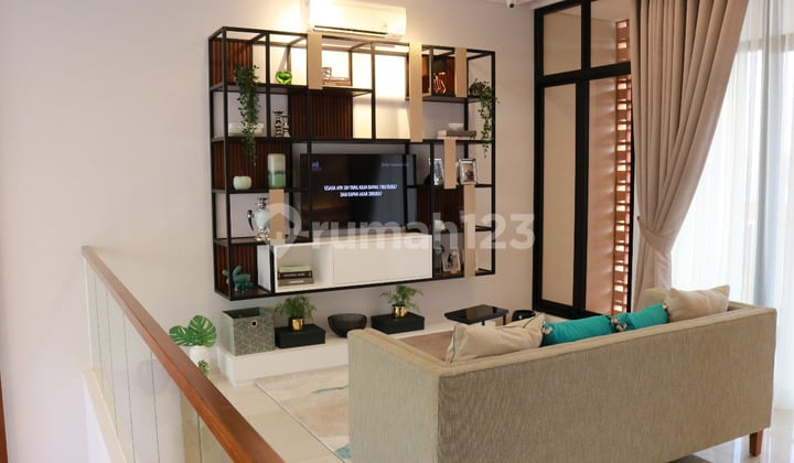 Luxurious, Nice, Comfortable House Inside a Cluster at Summarecon Bandung