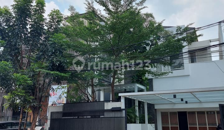 RUMAH TROPICAL CONTEMPORER at Jl CIKAJANG, KEBAYORAN BARU