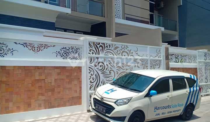 Rumah baru minimalis tengah kota solo