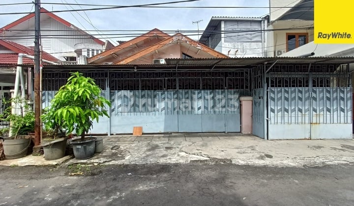 Rumah tua dalam komplek cilandak Rumah tua dalam komplek cilandak