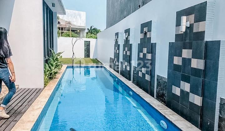 NICE HOUSE WITH SWIMMING POOL VASSA LIPPO CIKARANG