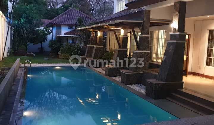 Rumah di Tirta Golf BSD Halaman Luas Kolam Renang Pribadi