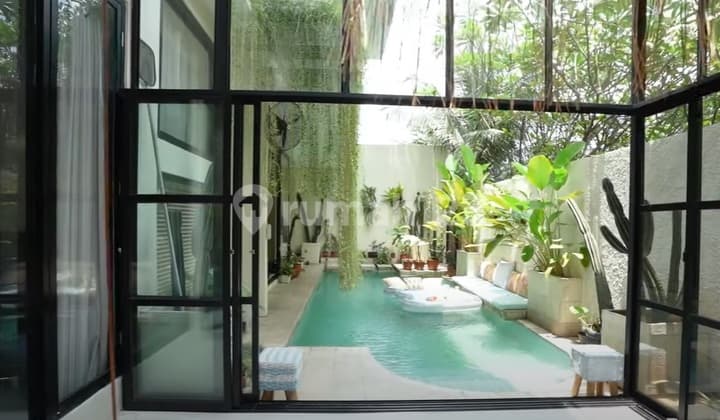 Cozy House Feels Like a Bali Villa, Located in Pondok Indah Area. Comes with a Pool