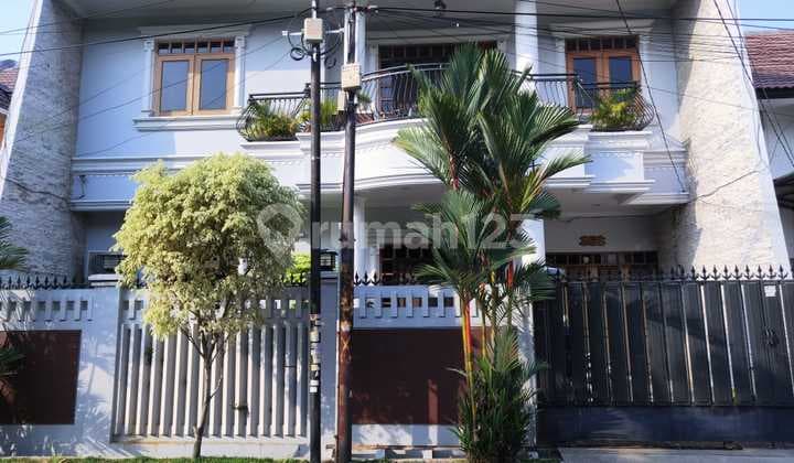 Rumah hadap taman, 12x15 di Taman Palem