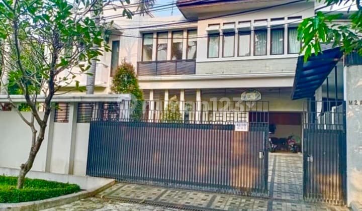 Stand Alone Minimalist House In Kemang area Ajh04031