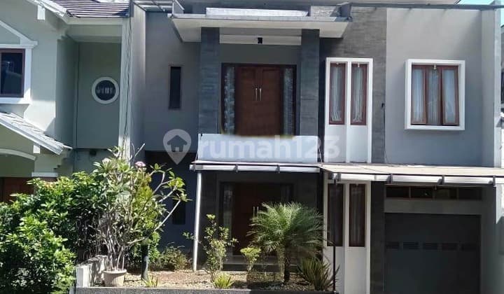 Rumah Mewah di Setra Duta