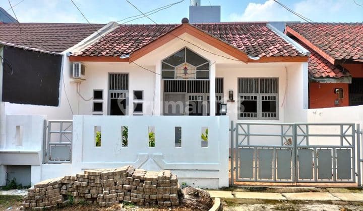 Rumah Hadap Barat di Villa Melati Mas Serpong Tangerang.