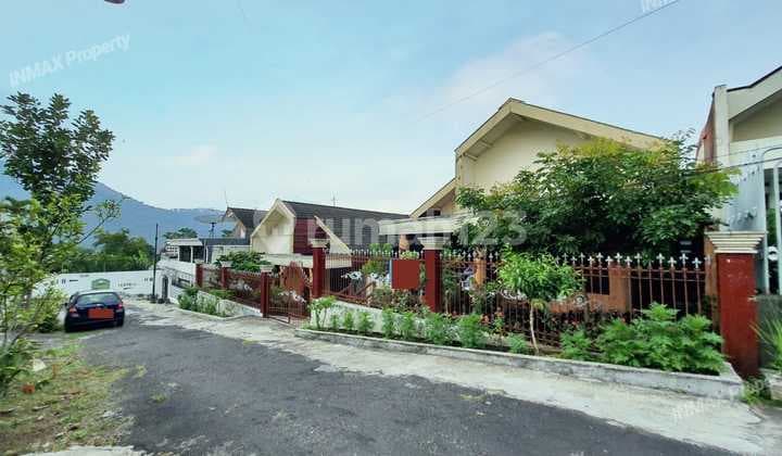 Rumah Mewah di Batu view pegunungan