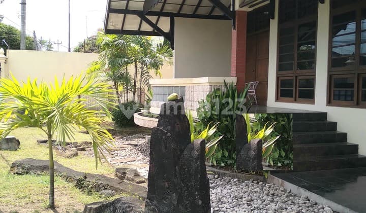 Rumah klasik jati halaman luas ada kolam renang di JL. Godean KM 3