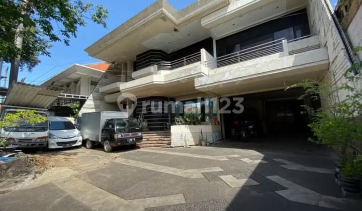 RUMAH BESAR NYAMAN JLN. ARGOPURO SURABAYA PUSAT.