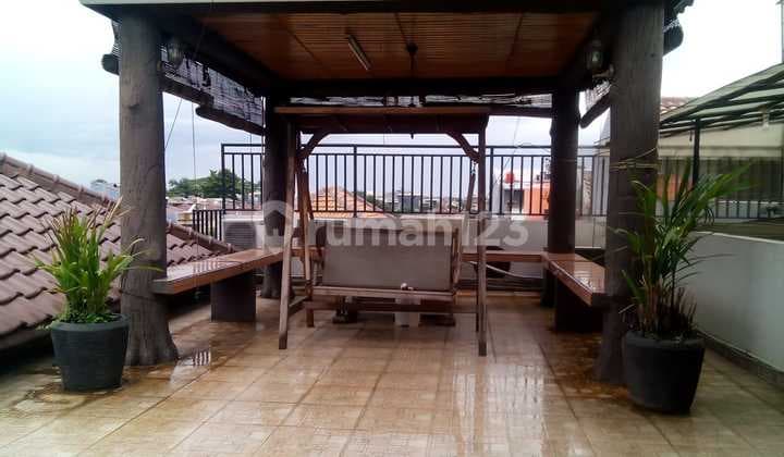 Neat Luxury House in Daan Mogot Baru Residential Area, West Jakarta