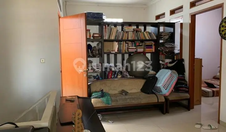 Rumah lama terawat di turangga