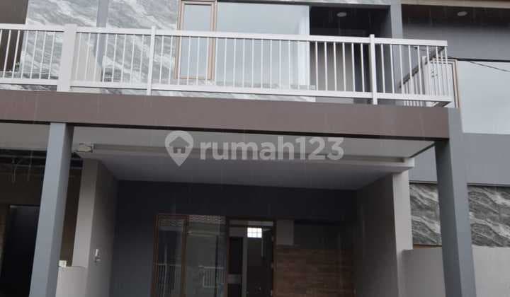 Di jual rumah baru di taman holis indah