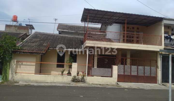 Rumah dengan bangunan kokoh siap huni, Kompleks Margahayu Raya belakang Metro Indah Mall Kodya Bandung