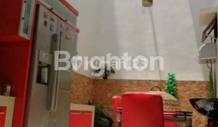 RUMAH 2,5 LANTAI KOKOH TERAWAT