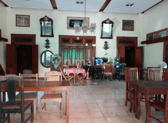 Limasan house made of full teak and active boarding house in Laweyan, Surakarta.