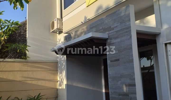 Rumah bagus 2 lantai lingkungan nyaman