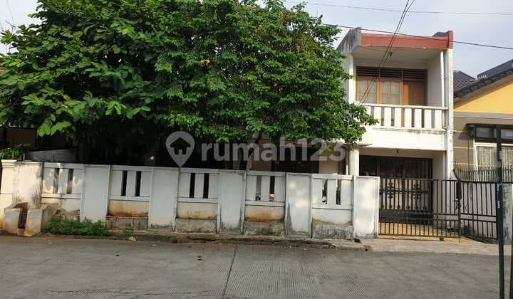Rumah 2 Lt, Lingk. Nyaman Dan Stategis Dlm. Komplek di Jaka Setia
