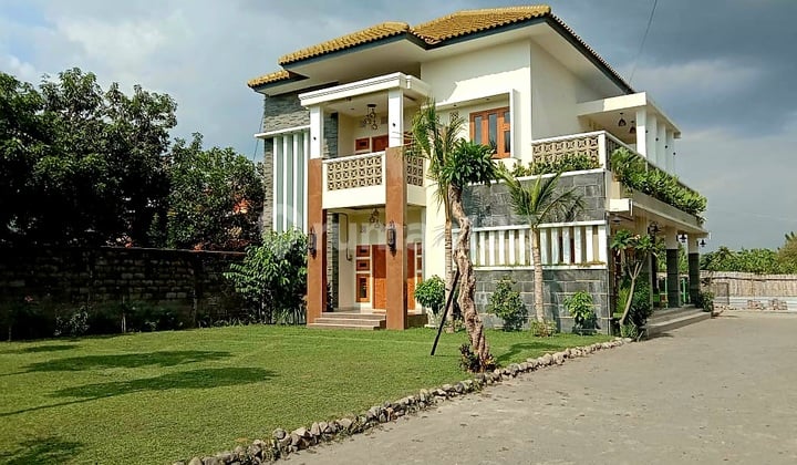 Rumah Mewah 2Lt Full Furnished Area Perumahan Ngemplak