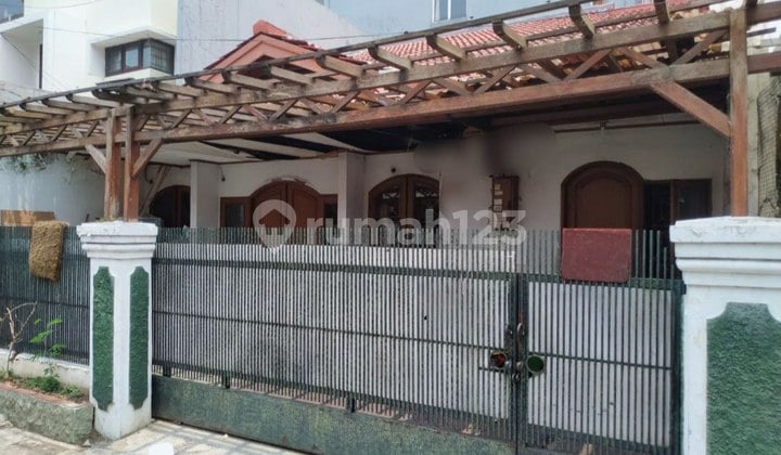 HOUSE FOR QUICK SALE IN MENTENG, CENTRAL JAKARTA HOUSE FOR QUICK SALE IN MENTENG, CENTRAL JAKARTA