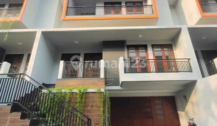 Rumah BARU Mewah 3 Lantai Siap Huni CLUSTER STRATEGIS Di Jalan CONDET Raya Jakarta Timur