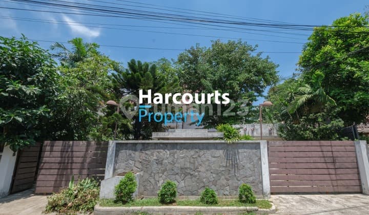 Classic House Suitable for Office in Kebayoran Baru Area