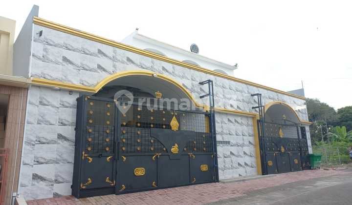 FOR SALE Luxurious, Nice, and Comfortable House in Modernland Tangerang