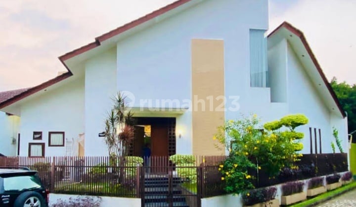 Rumah Villa Arsitektur Cantik Siap Dihuni, Bintaro Jaya
