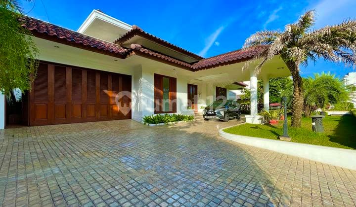 Rumah Mewah Desain Villa Resort Dalam Komplek Elite Pejaten Barat