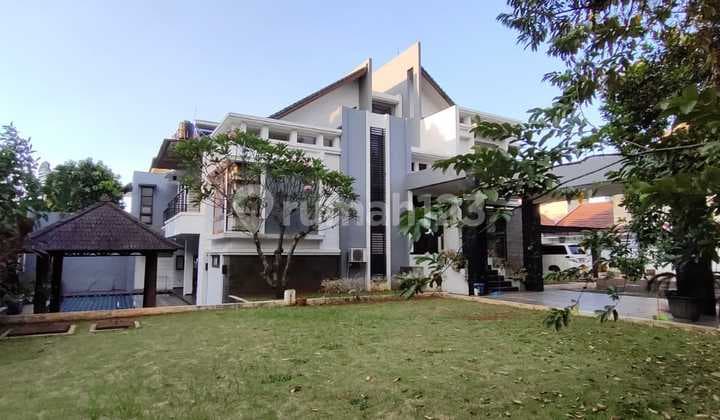 Luxury House with American Style Model