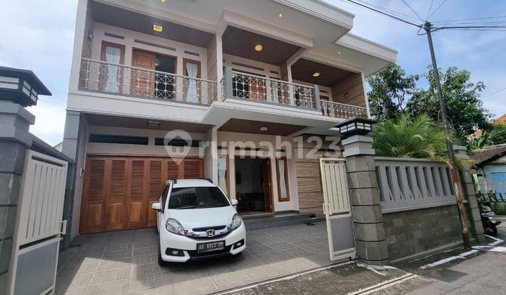Rumah Mewah 2⅓Lt Baru Full Furnish Tengah Kota Solo