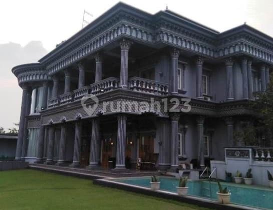 Rumah Mewah Bagai Istana di Perumahan Elite Citra Gran Cibubur