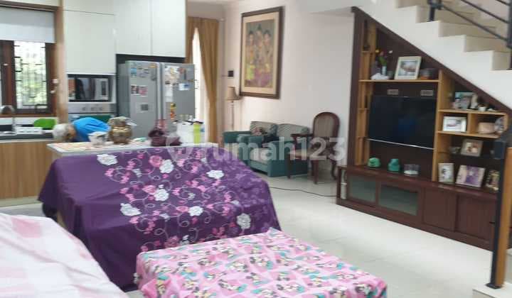 Rumah sunter furnish 3 lantai siap huni cantik dan rapih