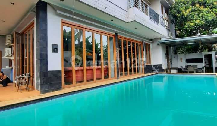 Rumah mewah semi furnished s.pool dekat MRT dan Tol JORR lbk bls