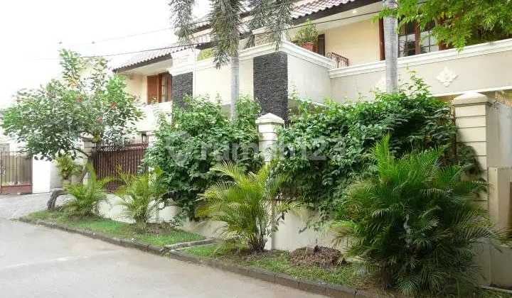 Rumah Rasa Villa on Maleo Street, Sector 9 Bintaro, Ideal for Business