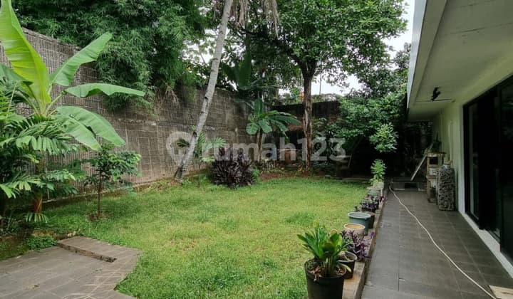 RUMAH CANTIK dgn TAMAN at Jl KEMANG DALAM, JAKSEL