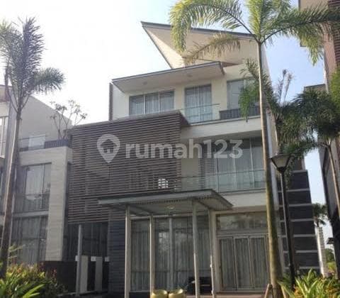 DI JUAL RUMAH MEWAH DI GOLF ISLAND PIK