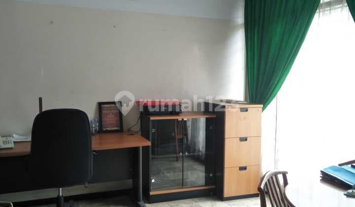 Rumah asri lokasi strategis di kebayoran baru